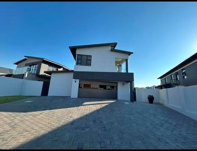 4 BEDROOM TOWNHOUSE FOR SALE IN SIX FOUNTAINS RESIDENTIAL ESTATE